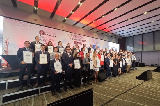 Entregan Distintivo CANACAR 2025 a 320 empresas y operadores